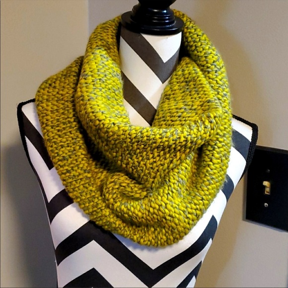 LOFT Green & Gray Infinity Scarf - Picture 2 of 4